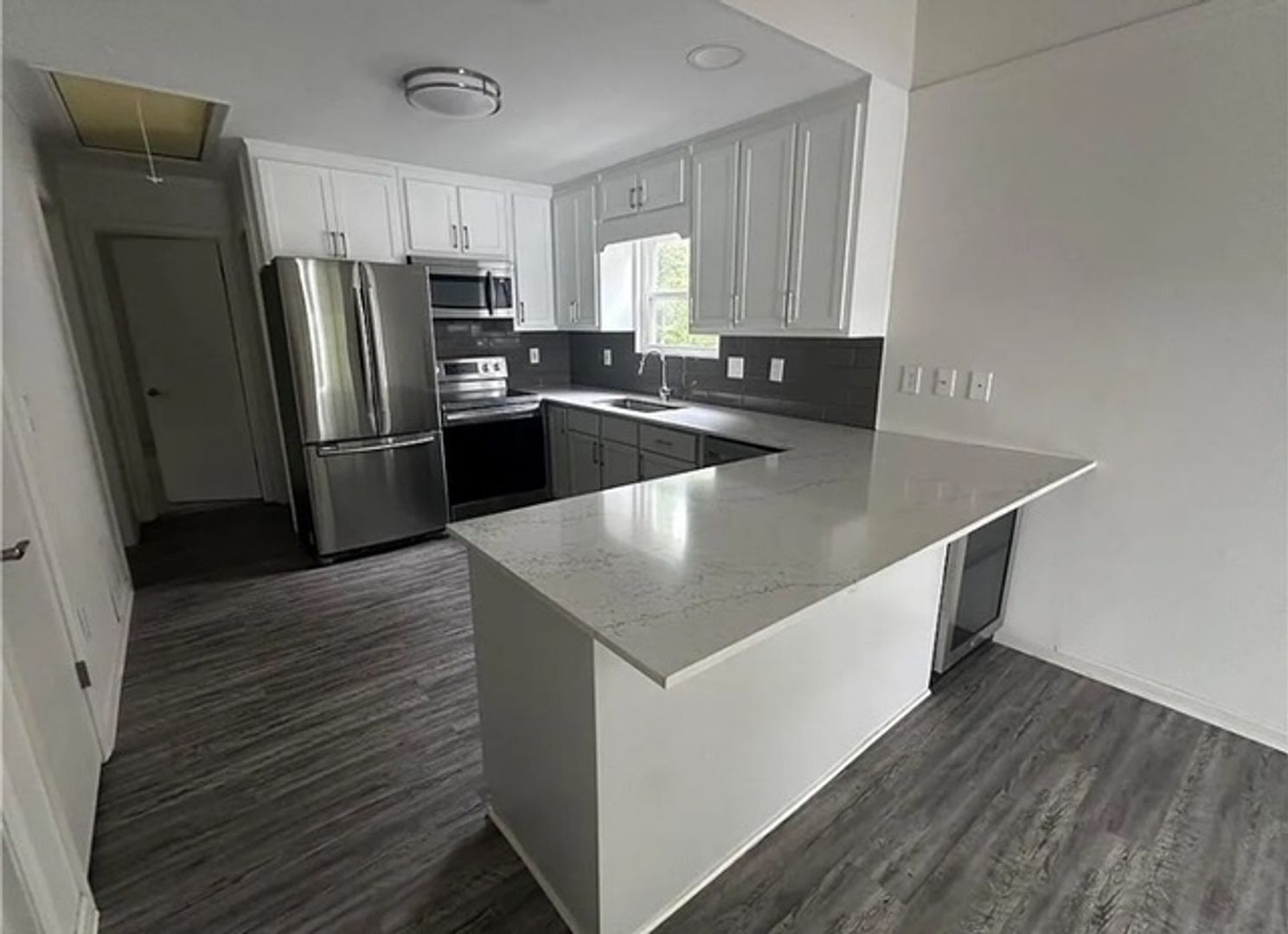 Building Photo - 5197 Woodmont Dr