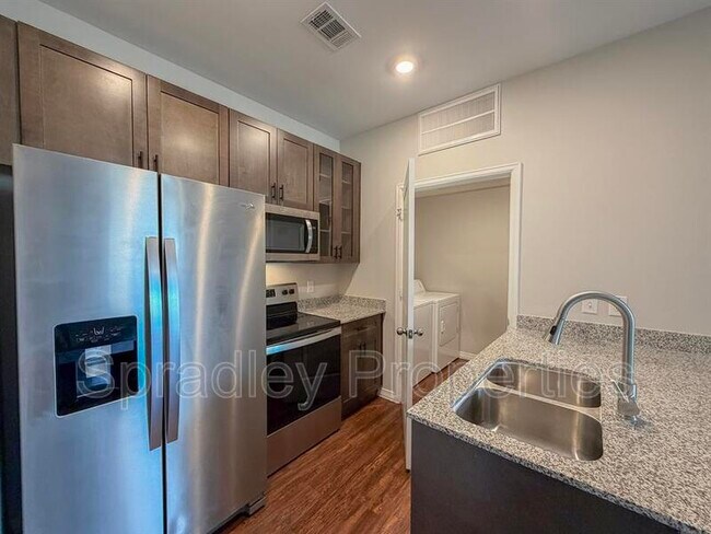 Building Photo - 1124 W Ave O