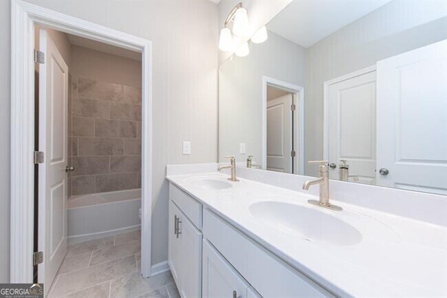 Building Photo - 272 Commons Ave