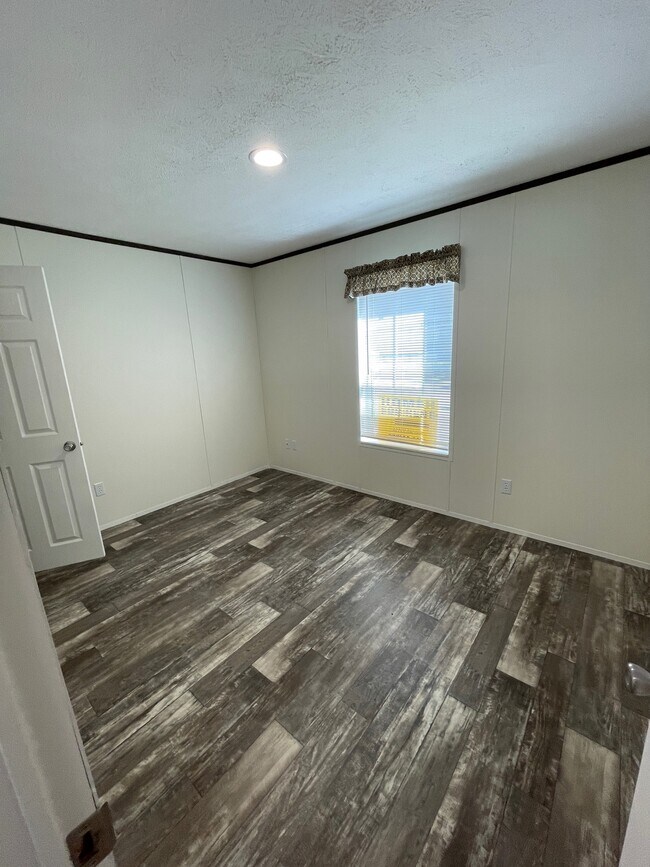 Building Photo - 63 Colonial Dr