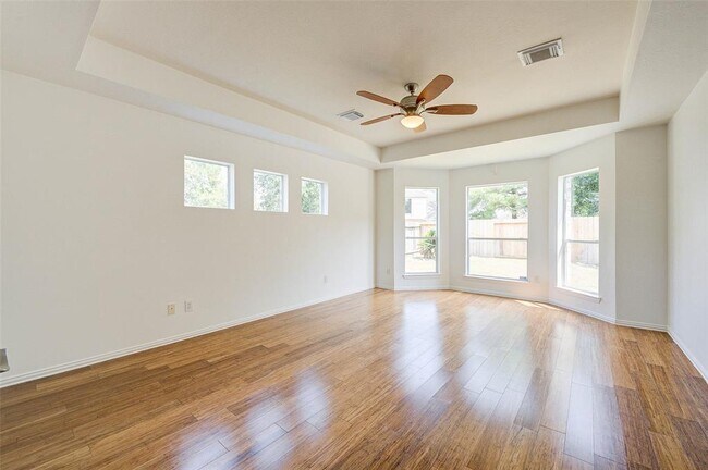 Building Photo - 14018 White Oak Gardens Dr