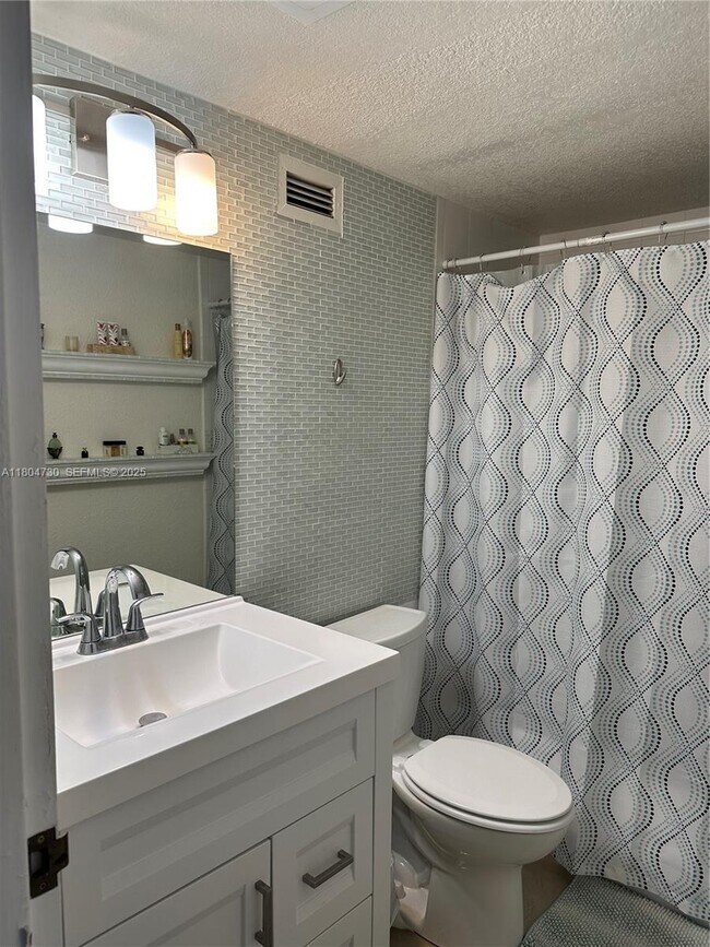 Building Photo - 2501 S Ocean Dr