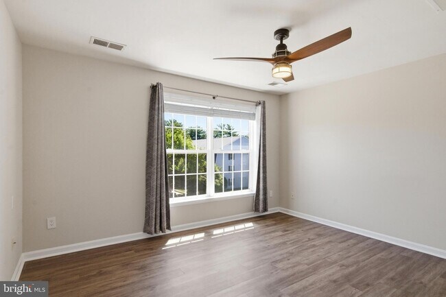 Building Photo - 5504 Sacramento Mews Pl