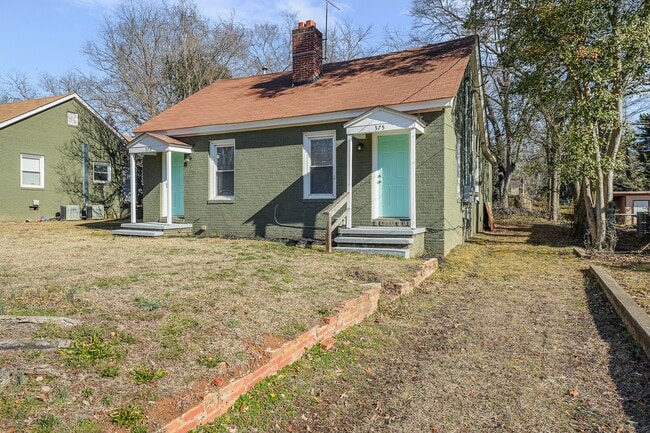 Building Photo - 373 Spring St