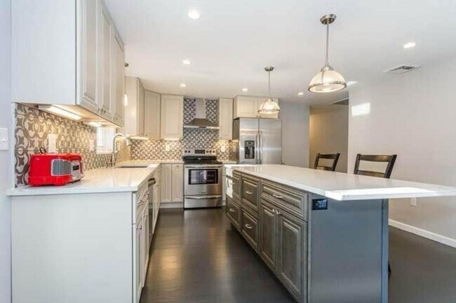 Building Photo - 115 Grove St