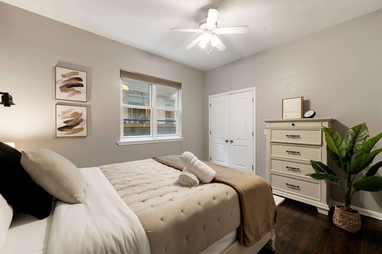 Building Photo - 1909 S Michigan Ave