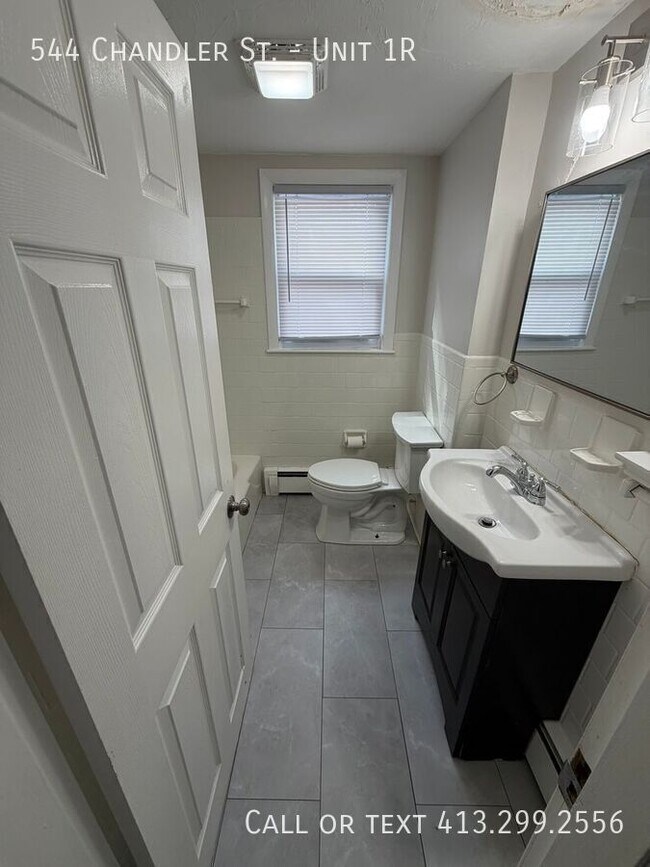 Building Photo - 544 Chandler St