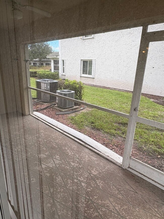 Building Photo - 2/2.5 Townhome in Fort Myers for Rent