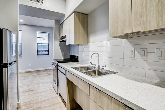 Building Photo - 3113 St Charles St