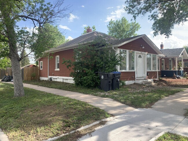 Building Photo - 701 W 24th St