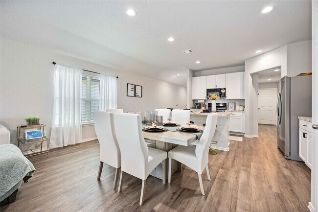 Building Photo - 10527 Meadow Saffron Dr