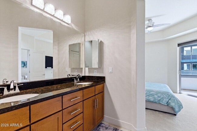 Building Photo - 945 E Playa Del Norte Dr