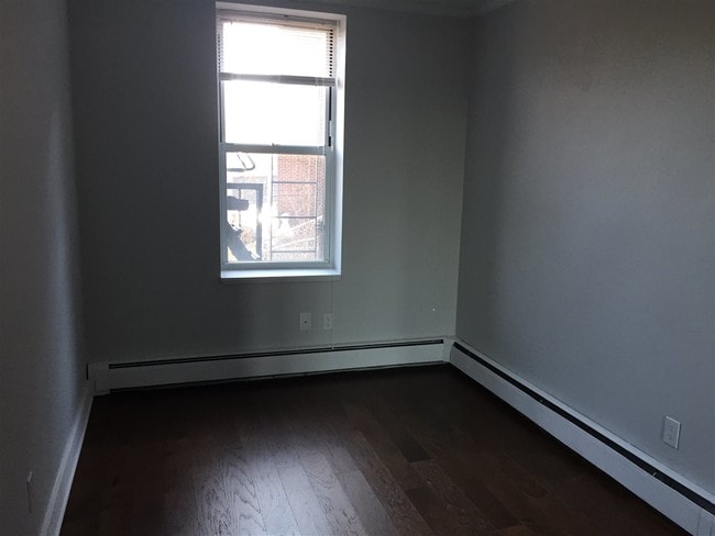 Building Photo - 787 Summit Ave