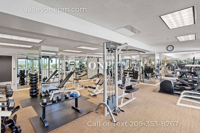 Building Photo - Fully Furnished Condo With Panoramic San Francisco Bay Views and Unbeatable Amenities