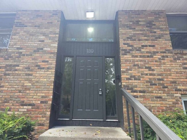 Primary Photo - 130 S Clarendon