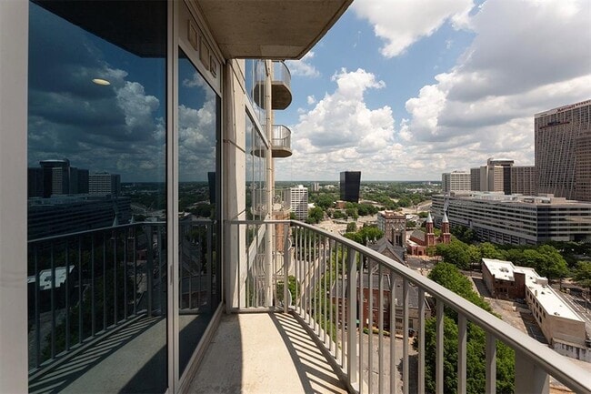 Building Photo - 400 W Peachtree St NW