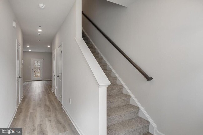 Building Photo - 69 Alexander Wy