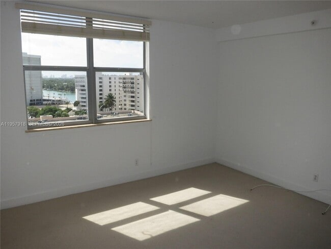 Building Photo - 401-469 69th St