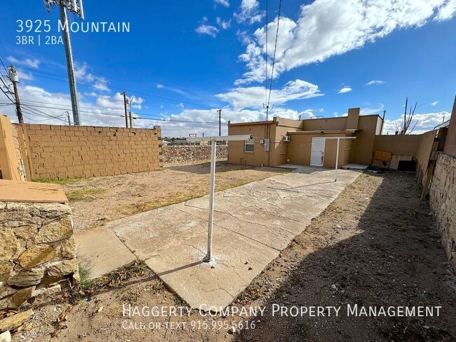 Building Photo - Central El Paso 3 bed with bonus office an...