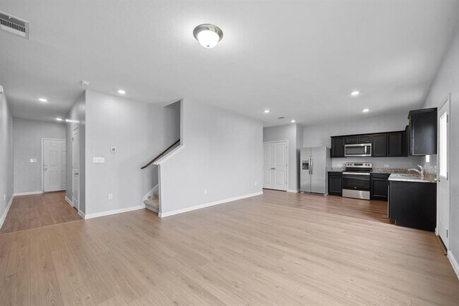 Building Photo - 320 Bell Rings Dr