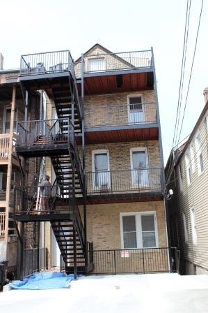 Building Photo - 1031 W 19th St