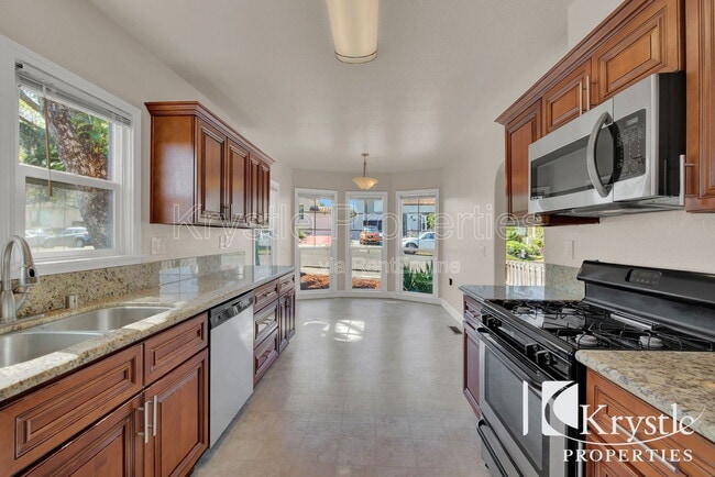 Building Photo - 42 D St