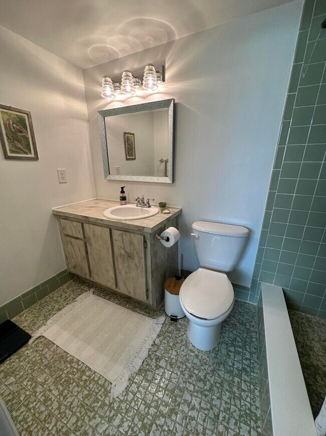 Building Photo - 141 SE 3rd Ave