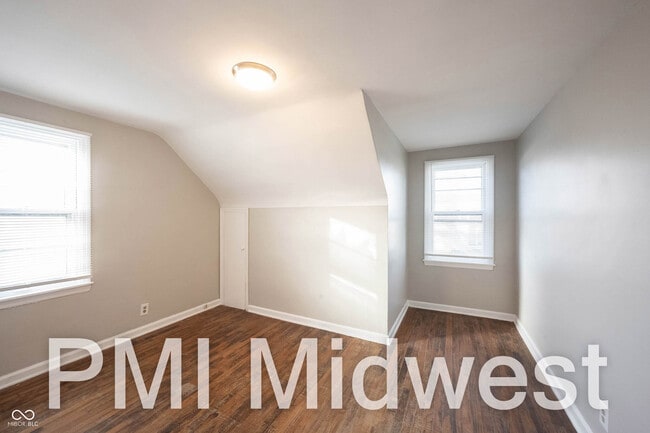 Building Photo - 1319 N Alton Ave