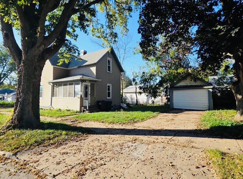 Building Photo - 1704 11th Ave S