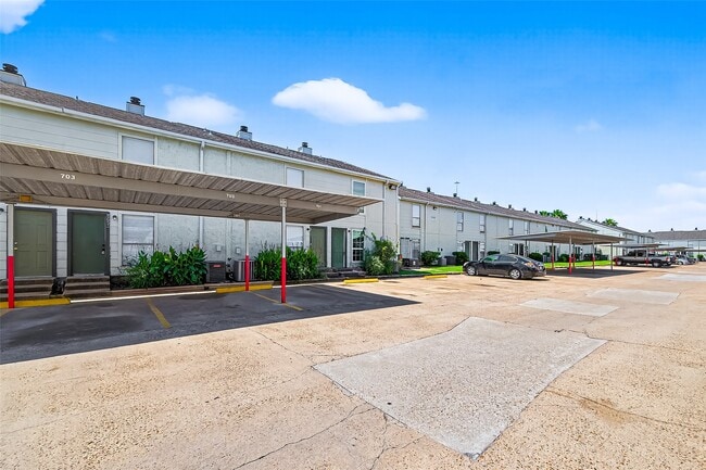 Building Photo - 8653 Village of Fondren