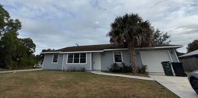 Building Photo - 3/2/1 with screened in patio/pool
