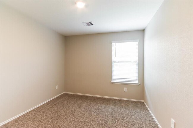 Building Photo - 9885 Gln Brk Ln
