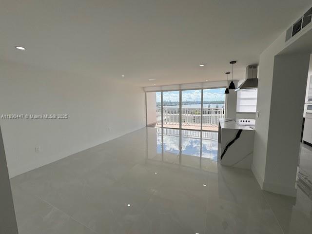 Building Photo - 18021 Biscayne Blvd