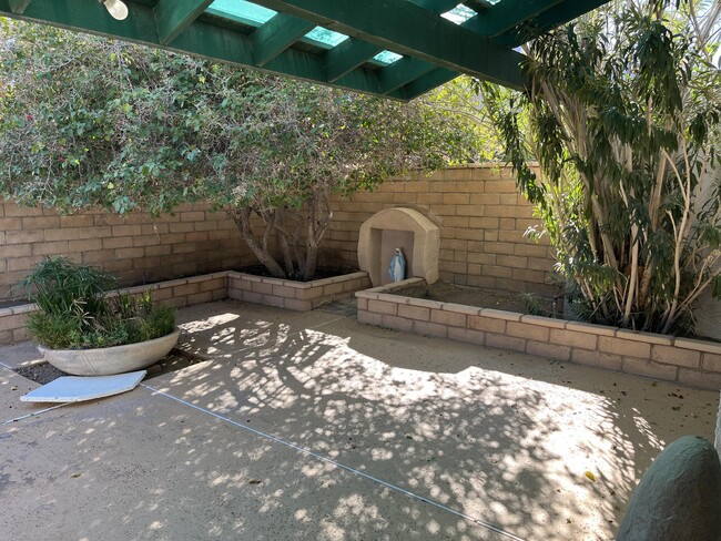 Building Photo - 71500 Halgar Rd