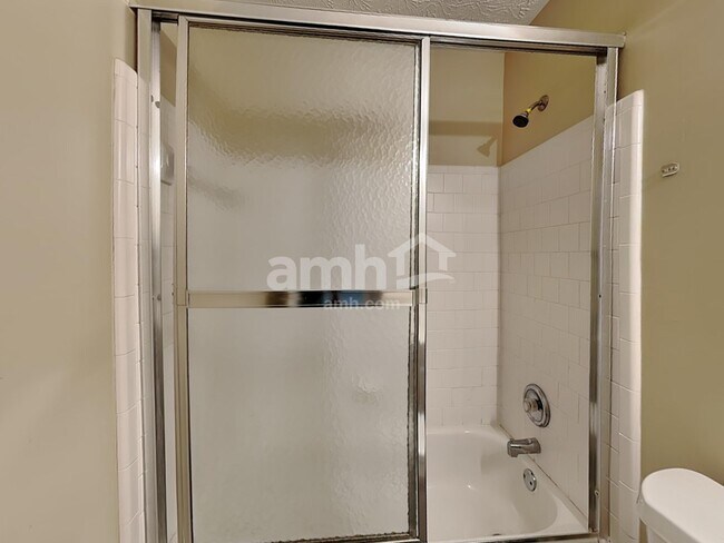 Building Photo - 3800 Oak Park Dr