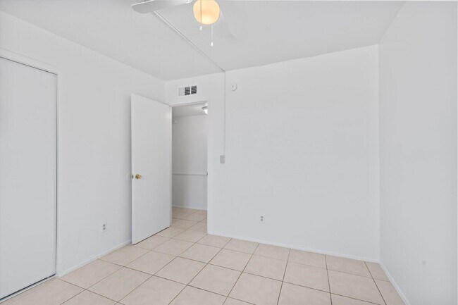 Building Photo - Eastside Spacious home