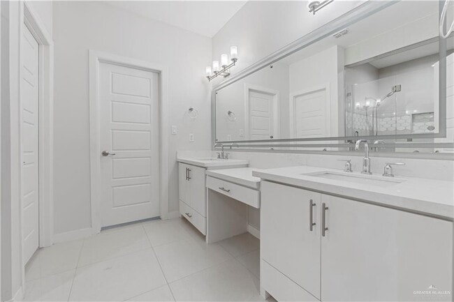 Building Photo - 28 Ozark Ave