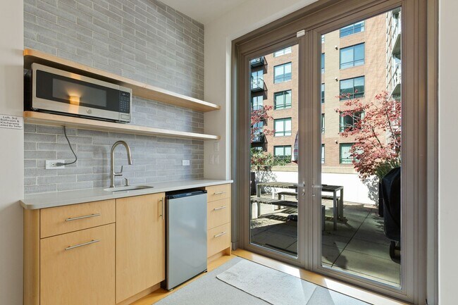 Building Photo - Pearl District Townhome