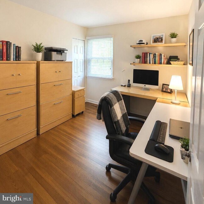 Building Photo - 4912 Bexley Ln