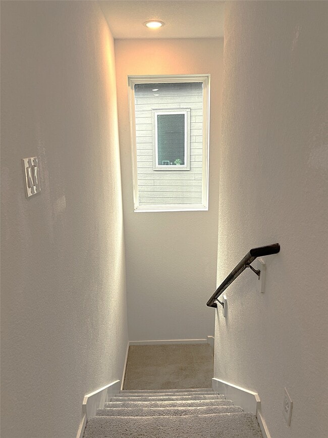 Building Photo - 18210 Via Aurelia Dr