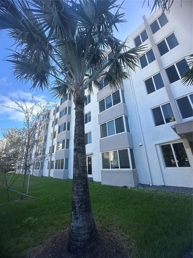 Building Photo - 250 180th Dr