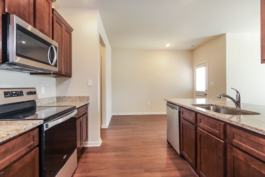 Building Photo - 6310 Rainbow Row
