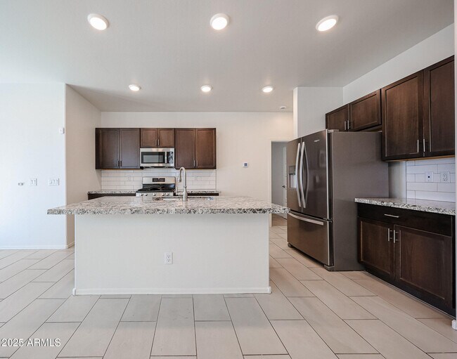 Building Photo - 14651 W Valentine St