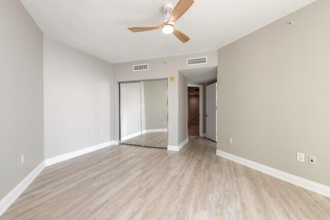 Building Photo - 241 Riverside Dr