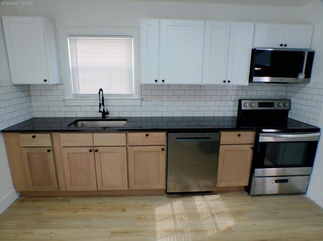 Building Photo - 5302 N Spruce Ave