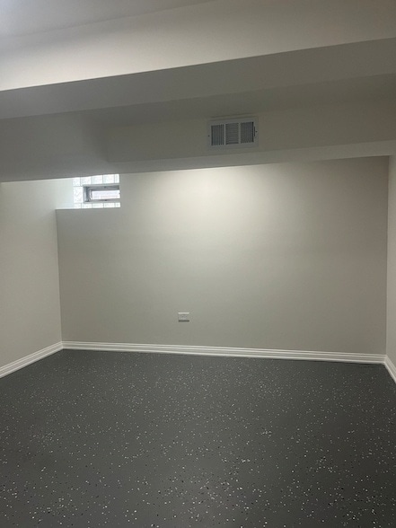 Building Photo - 13709 S School St