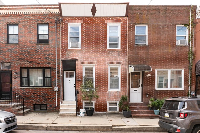 Building Photo - 1230 Mercy St