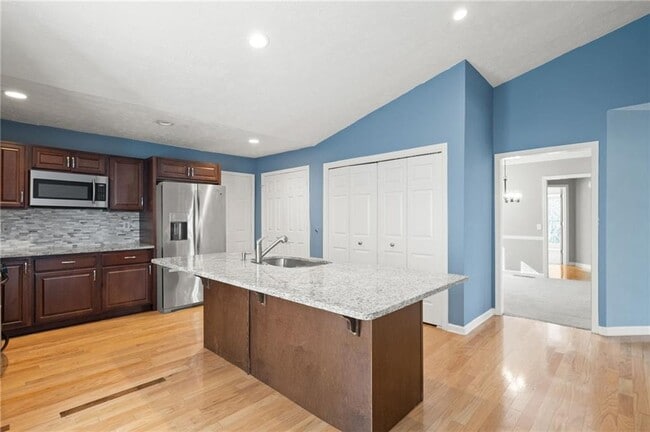 Building Photo - 675 Clearwater Pl