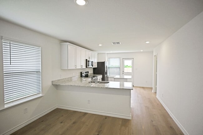Building Photo - 946 Bluegrass Pt