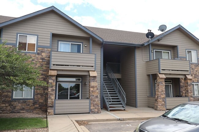 Primary Photo - Enjoy Windsor Living: Bright Condo Near Tr...
